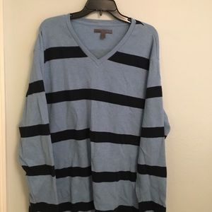 Men’s v-neck sweater